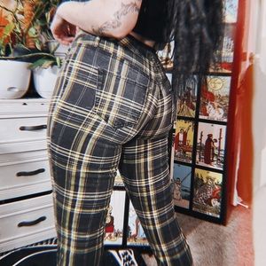 Grunge/emo vibes yellow plaid skinny jeans